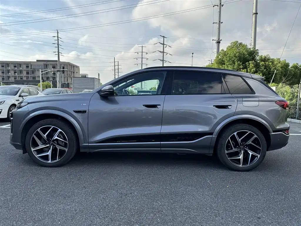 Audi Q6L e-tron — фото 2
