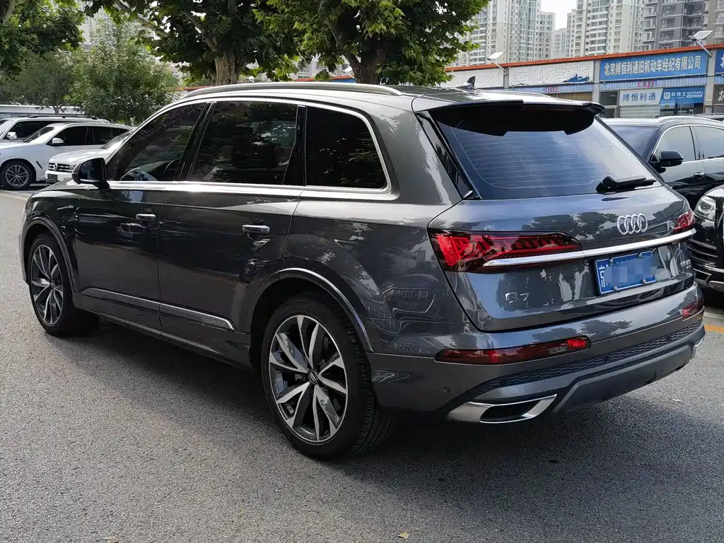 Audi Q7 — фото 14