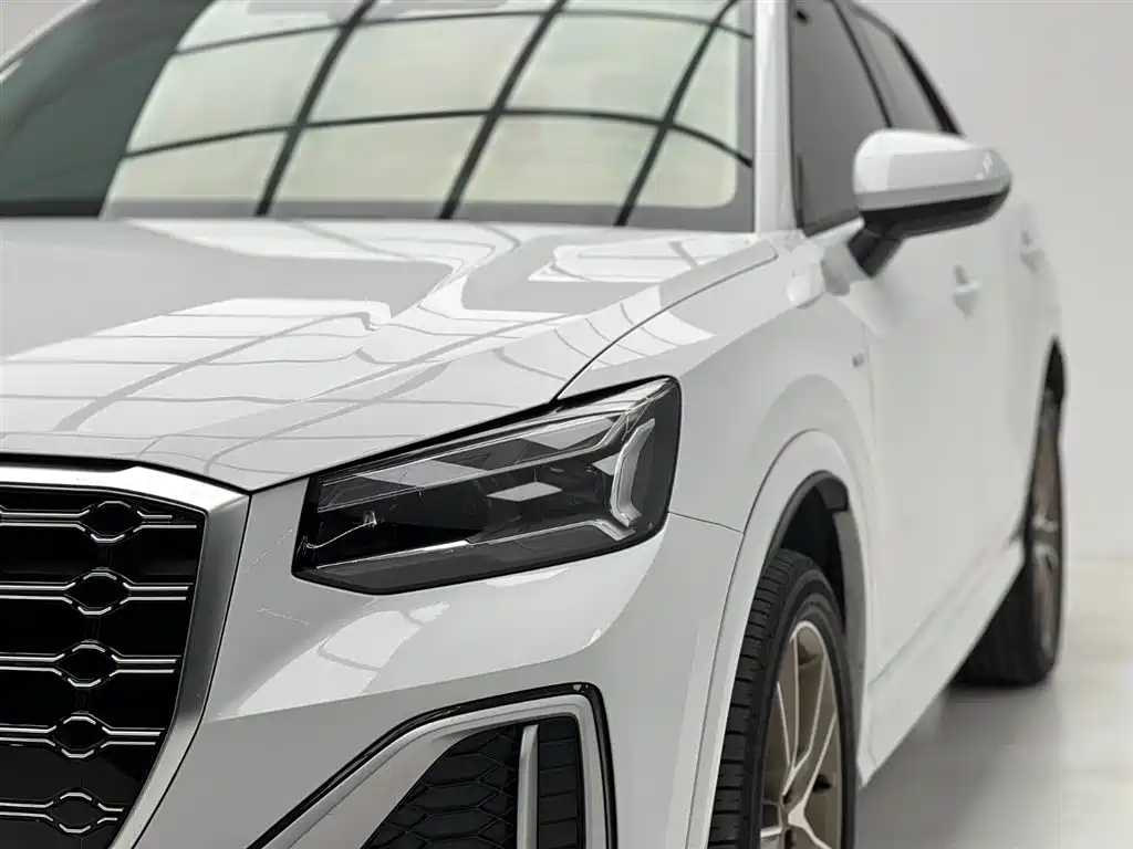 Audi Q2L — фото 4