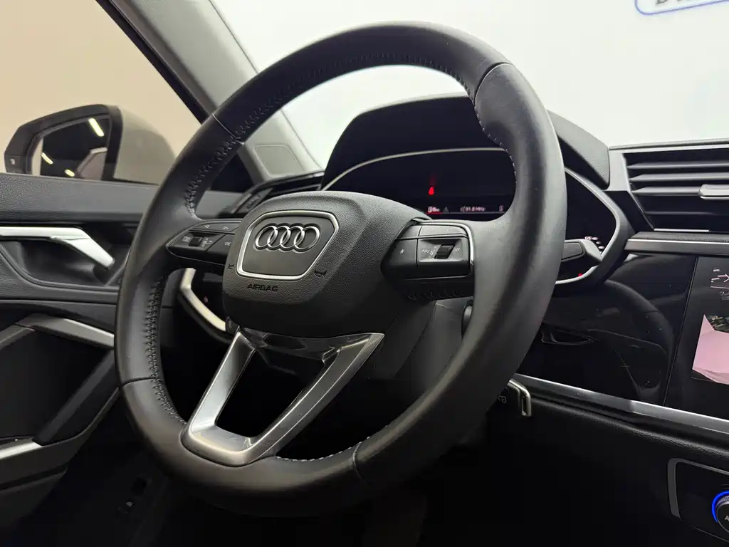 Audi Q3 — фото 14