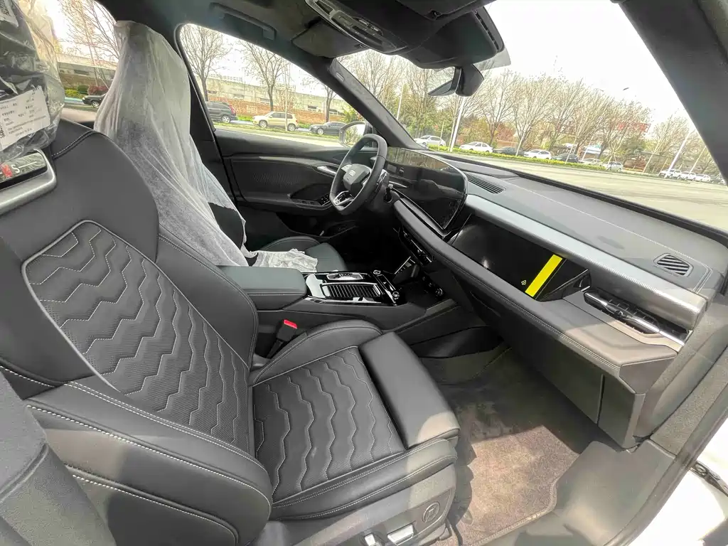 Audi Q6L e-tron — фото 13