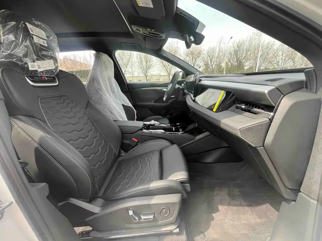 Audi Q6L e-tron — фото 14
