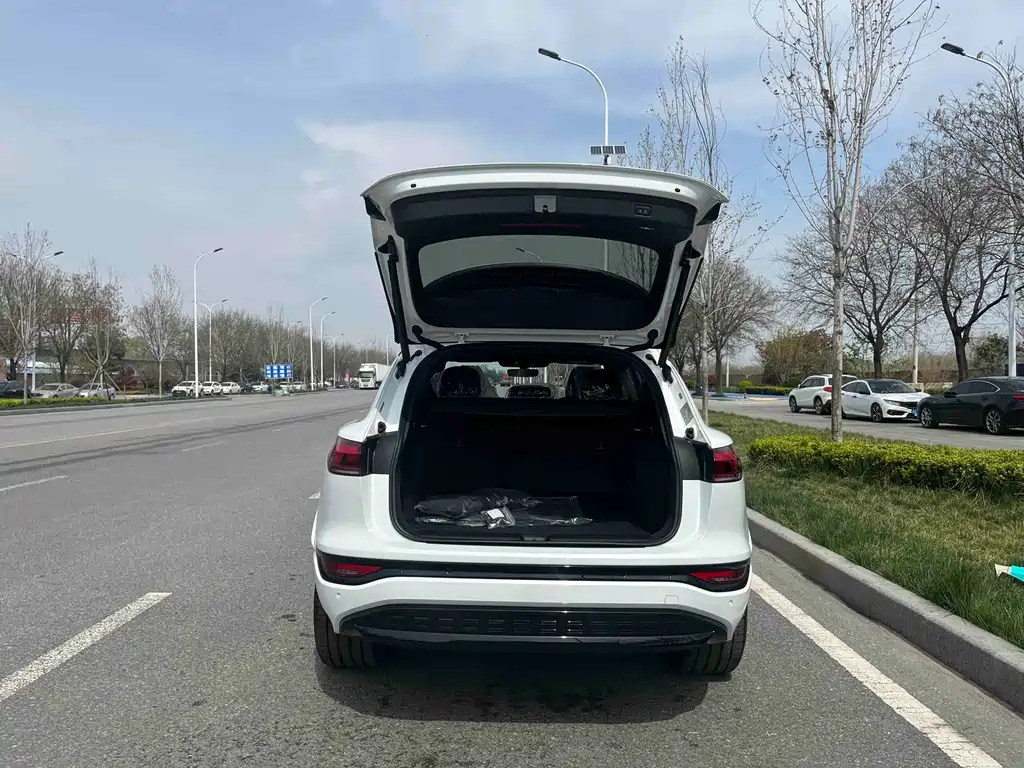 Audi Q6L e-tron — фото 18