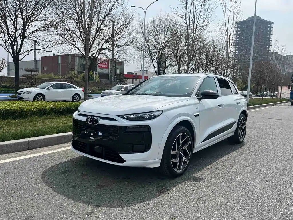 Audi Q6L e-tron — фото 21
