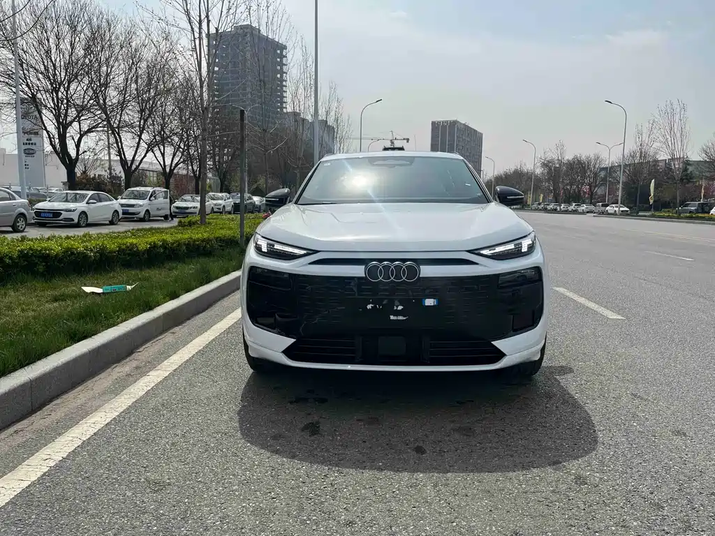 Audi Q6L e-tron — фото 22
