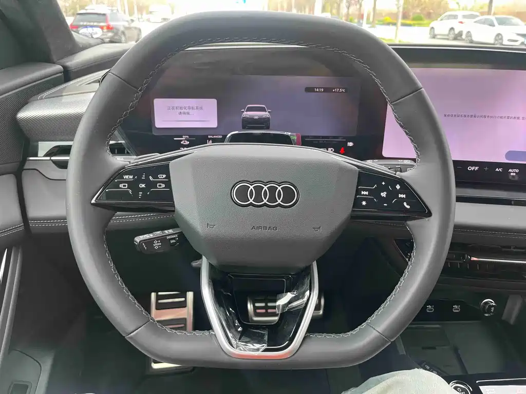 Audi Q6L e-tron — фото 25