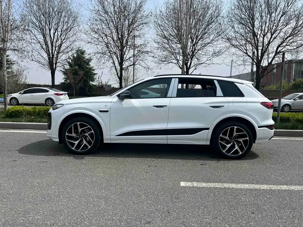 Audi Q6L e-tron — фото 35