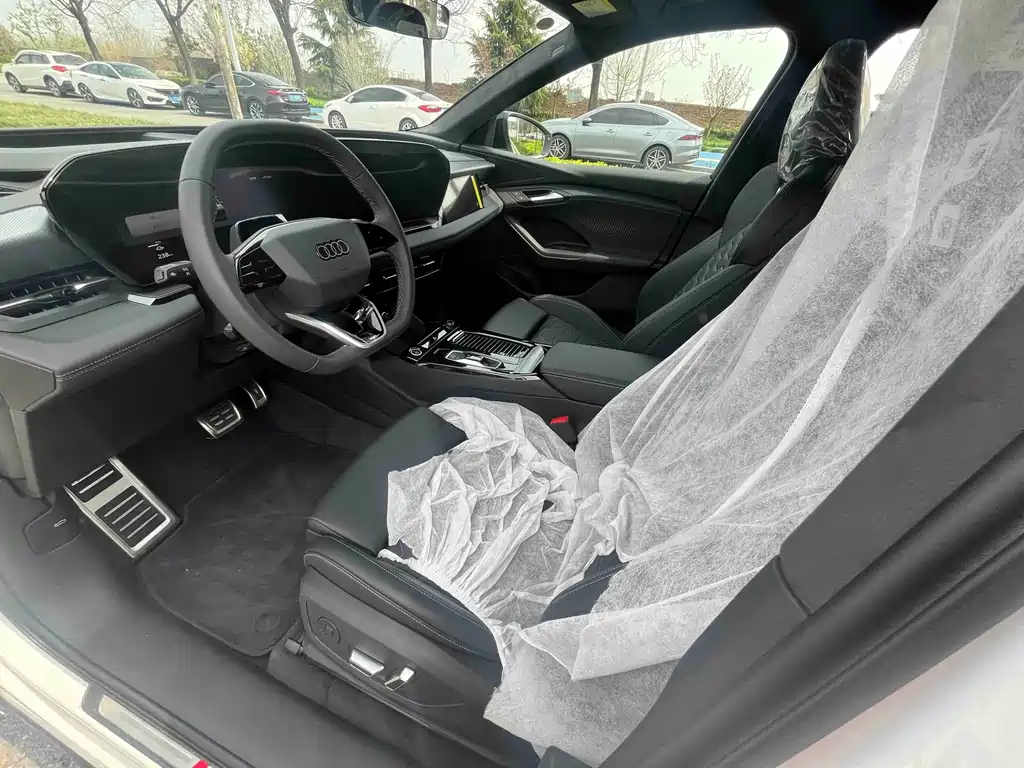 Audi Q6L e-tron — фото 10