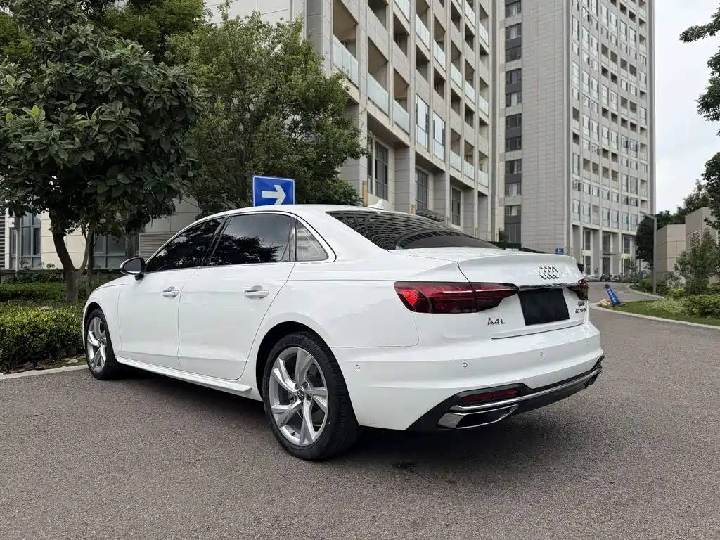 Audi A4L — фото 9