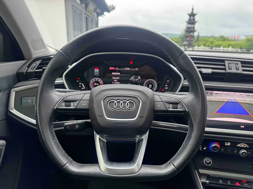 Audi Q3 — фото 14
