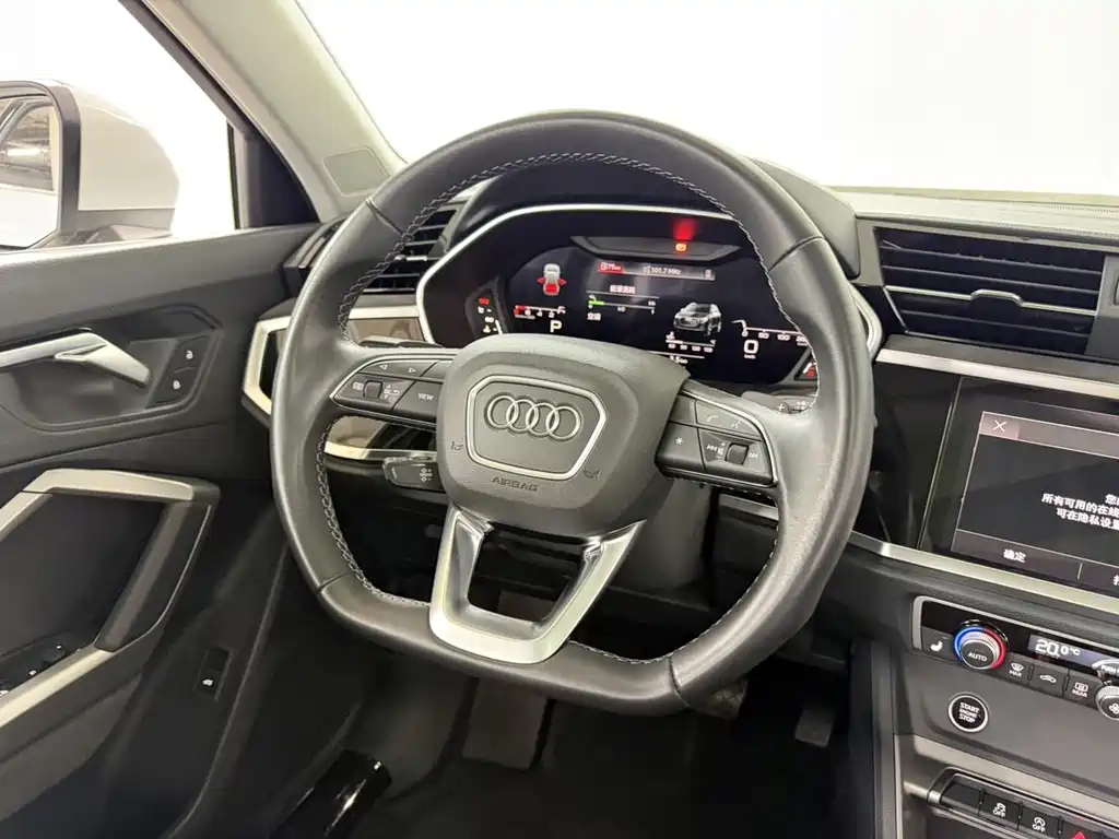 Audi Q3 — фото 13