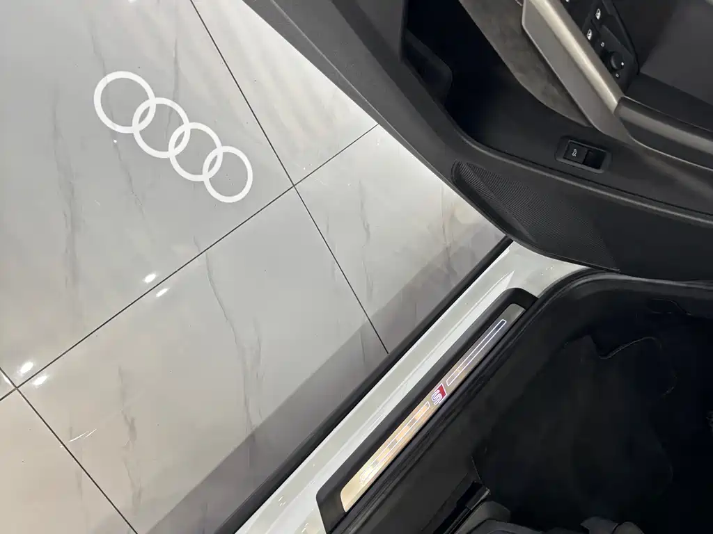 Audi Q3 — фото 22