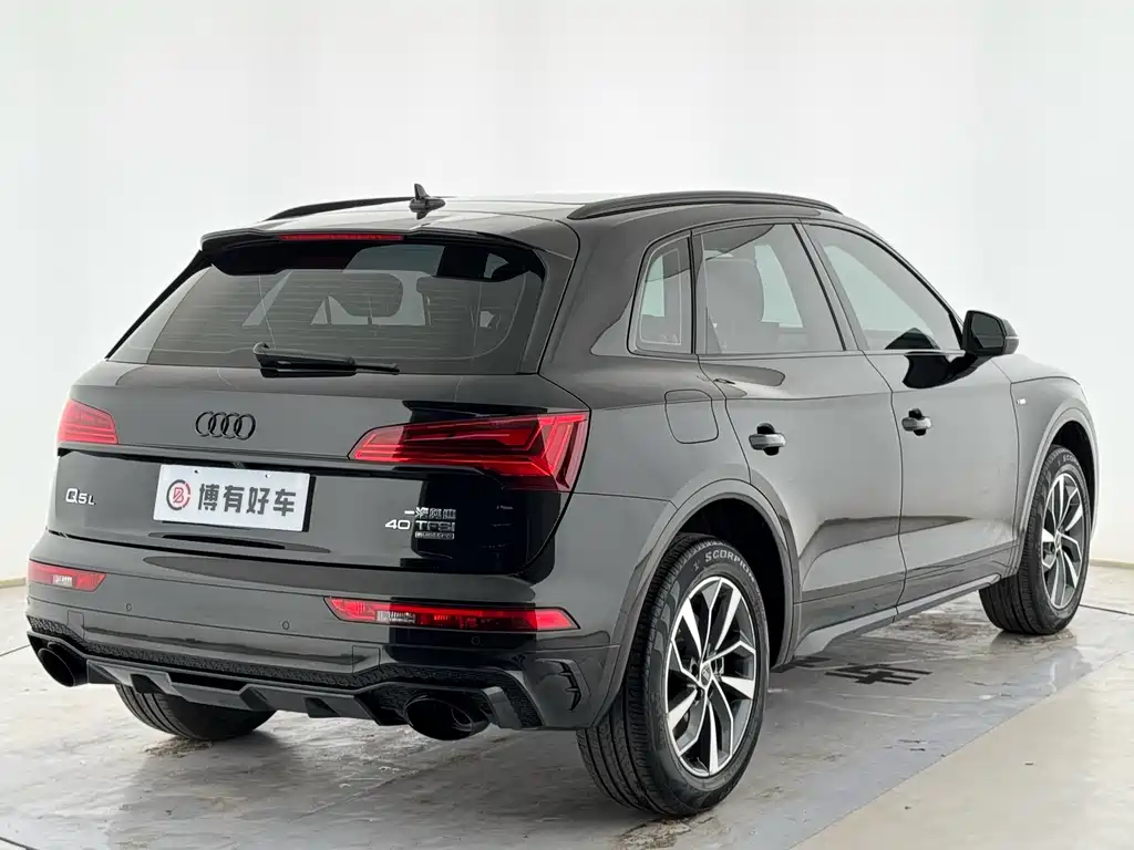 Audi Q5L — фото 13