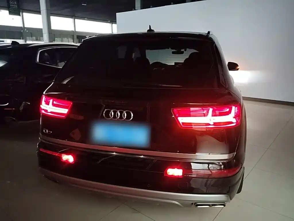 Audi Q7 — фото 6