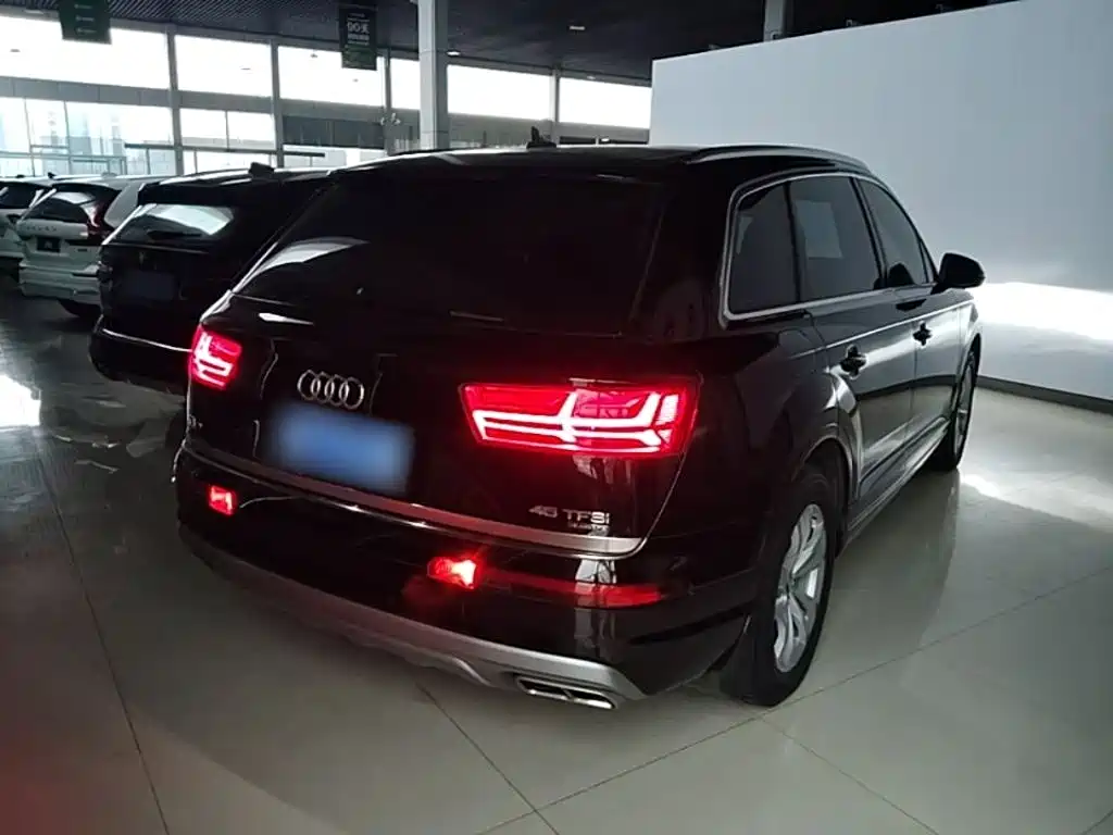 Audi Q7 — фото 7