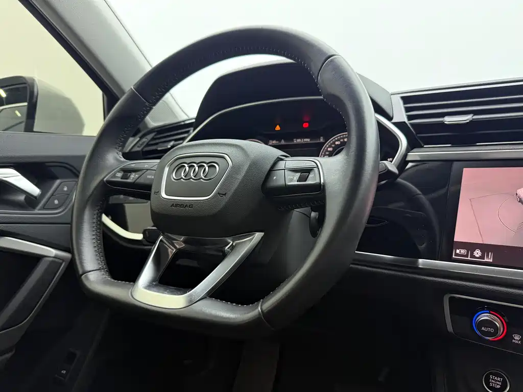 Audi Q3 — фото 13