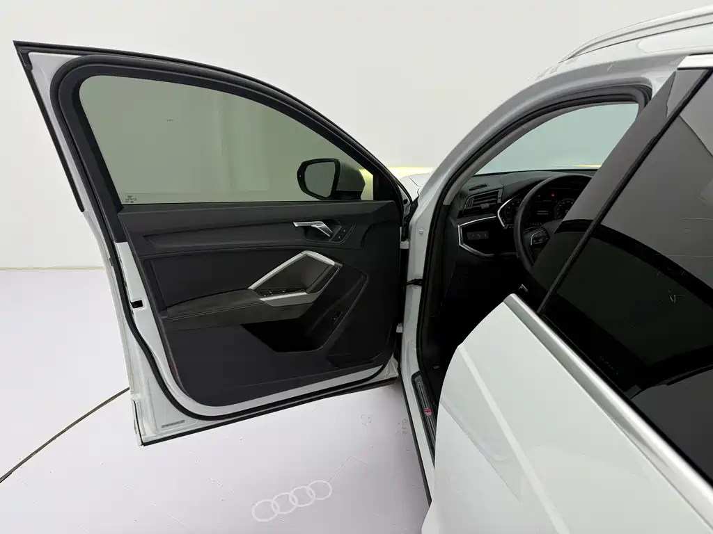 Audi Q3 — фото 20