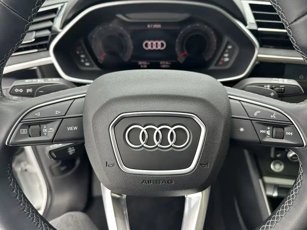 Audi Q3 — фото 14