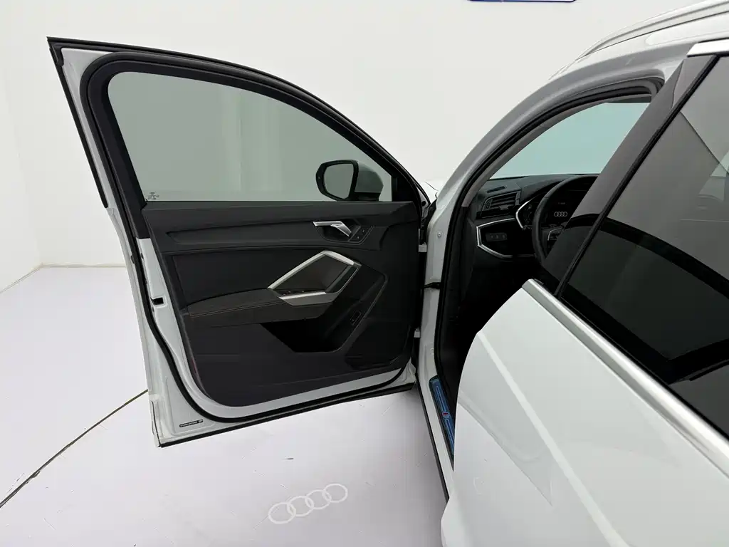 Audi Q3 — фото 22