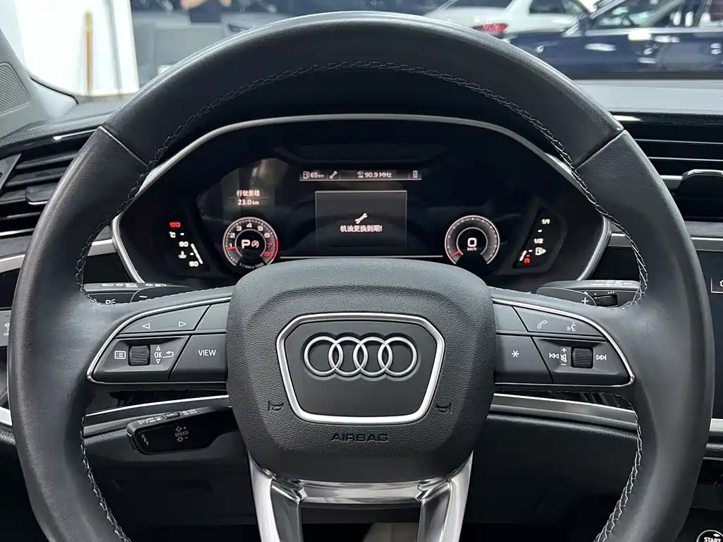 Audi Q3 — фото 15