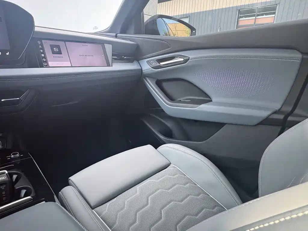 Audi Q6L e-tron — фото 11