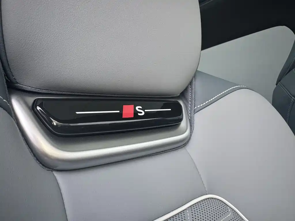 Audi Q6L e-tron — фото 13
