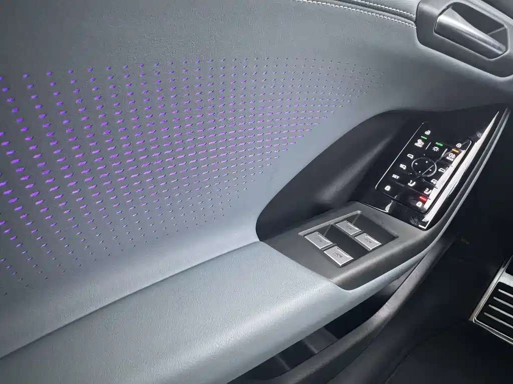 Audi Q6L e-tron — фото 14