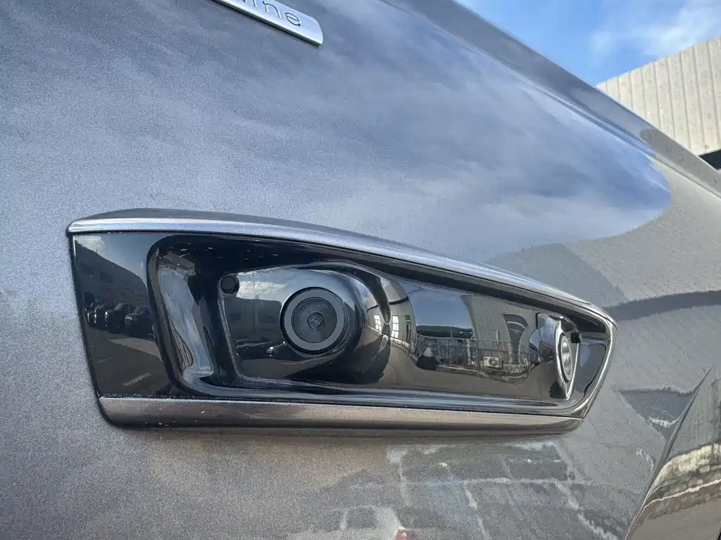 Audi Q6L e-tron — фото 16