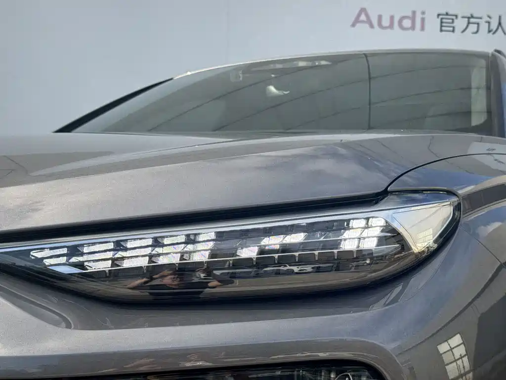 Audi Q6L e-tron — фото 17