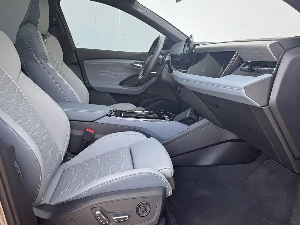 Audi Q6L e-tron — фото 8