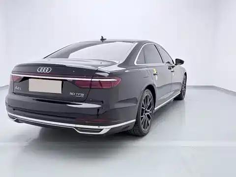 Audi A8 — фото 2