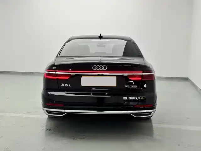 Audi A8 — фото 4