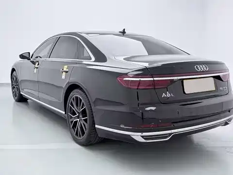 Audi A8 — фото 5