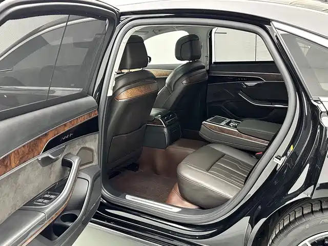 Audi A8 — фото 10