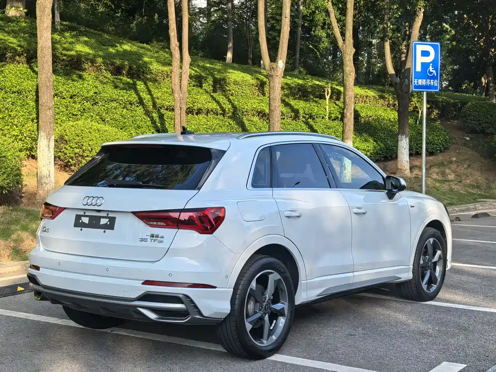 Audi Q3 — фото 14