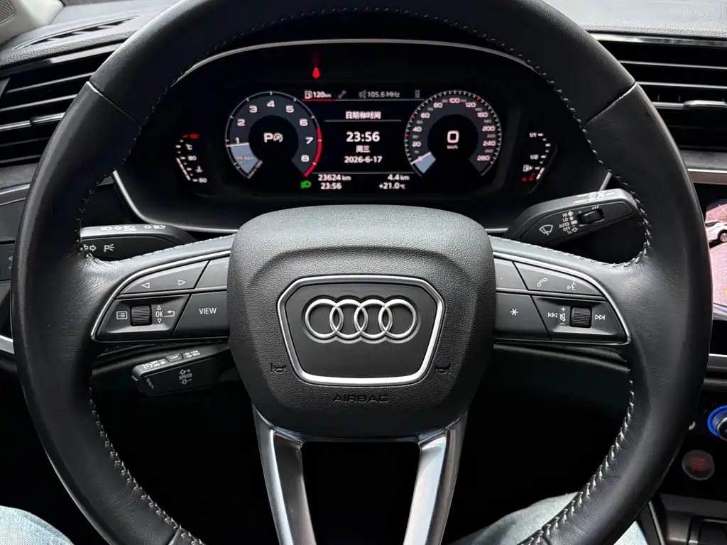 Audi Q3 — фото 13