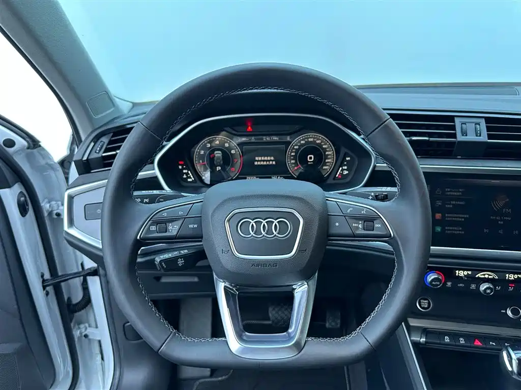 Audi Q3 — фото 9