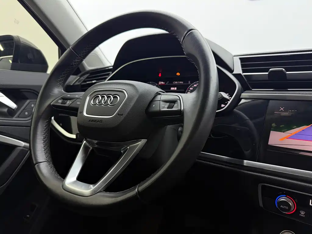 Audi Q3 — фото 13
