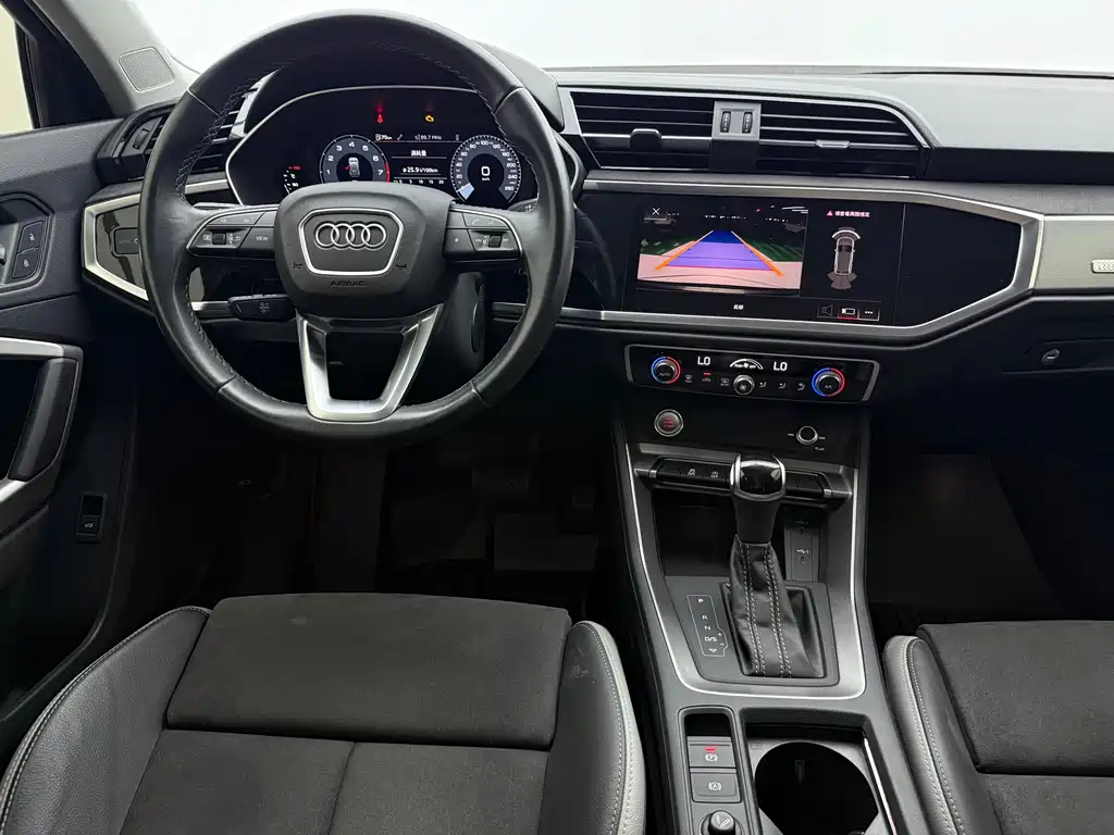 Audi Q3 — фото 10