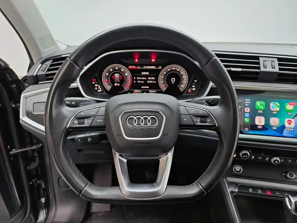 Audi Q3 — фото 15