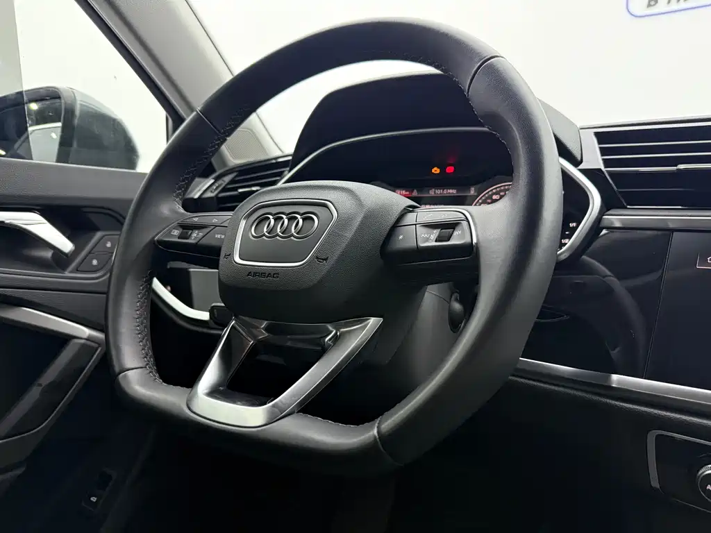Audi Q3 — фото 14