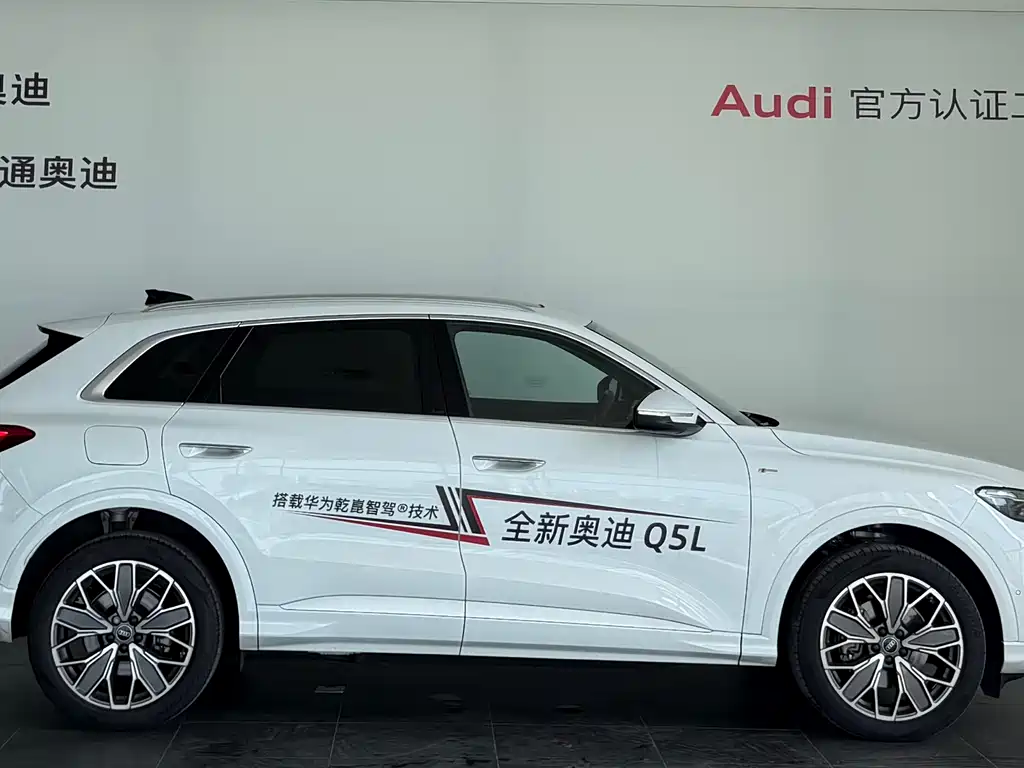 Audi Q5L — фото 5