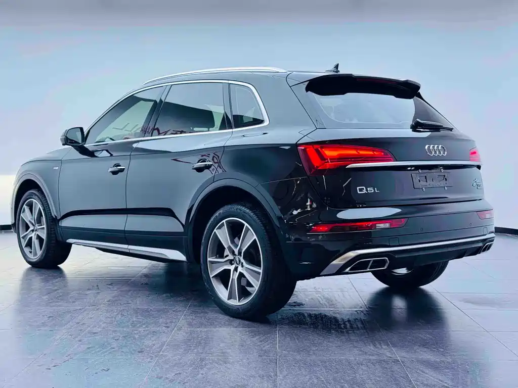 Audi Q5L — фото 5