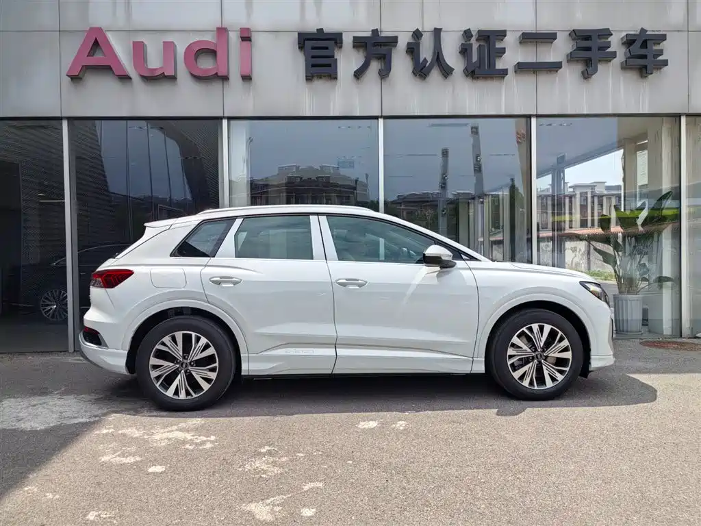 Audi Q4 e-tron — фото 3