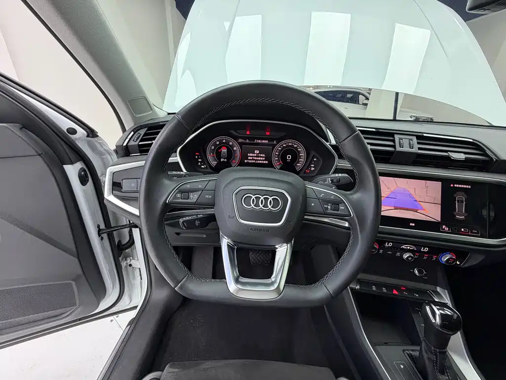 Audi Q3 — фото 10