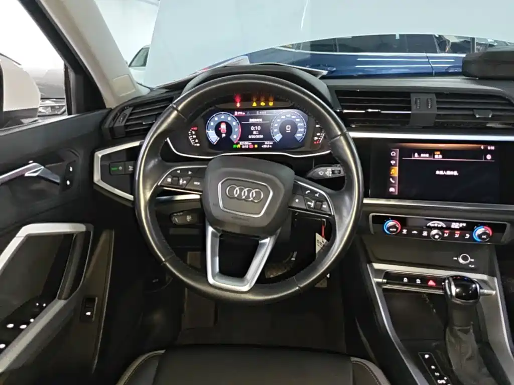 Audi Q3 — фото 11