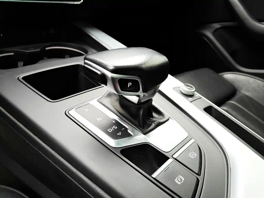 Audi A4L — фото 11
