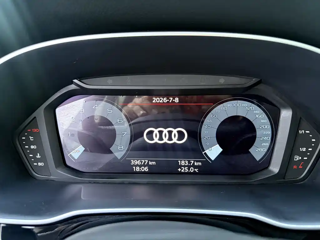 Audi Q3 — фото 17