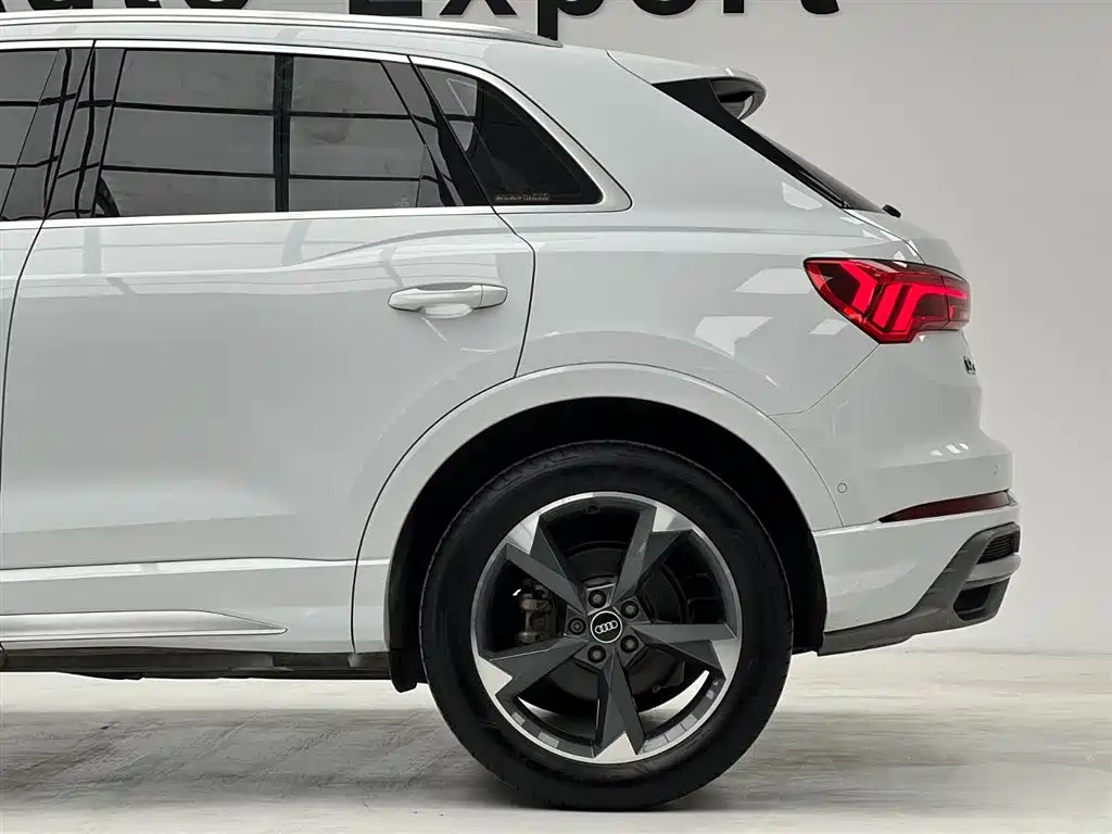 Audi Q3 — фото 15