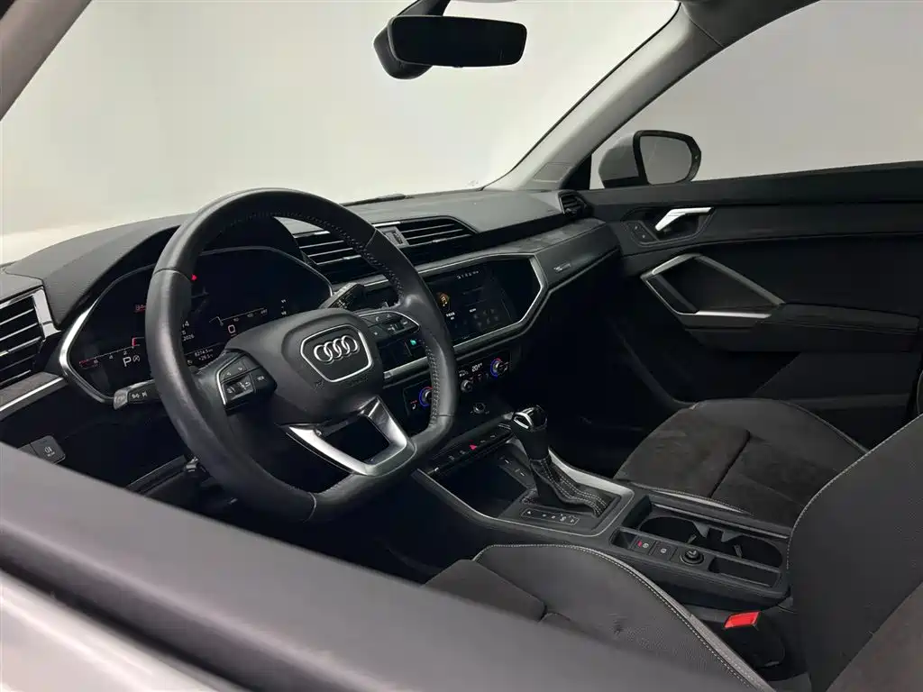 Audi Q3 — фото 8